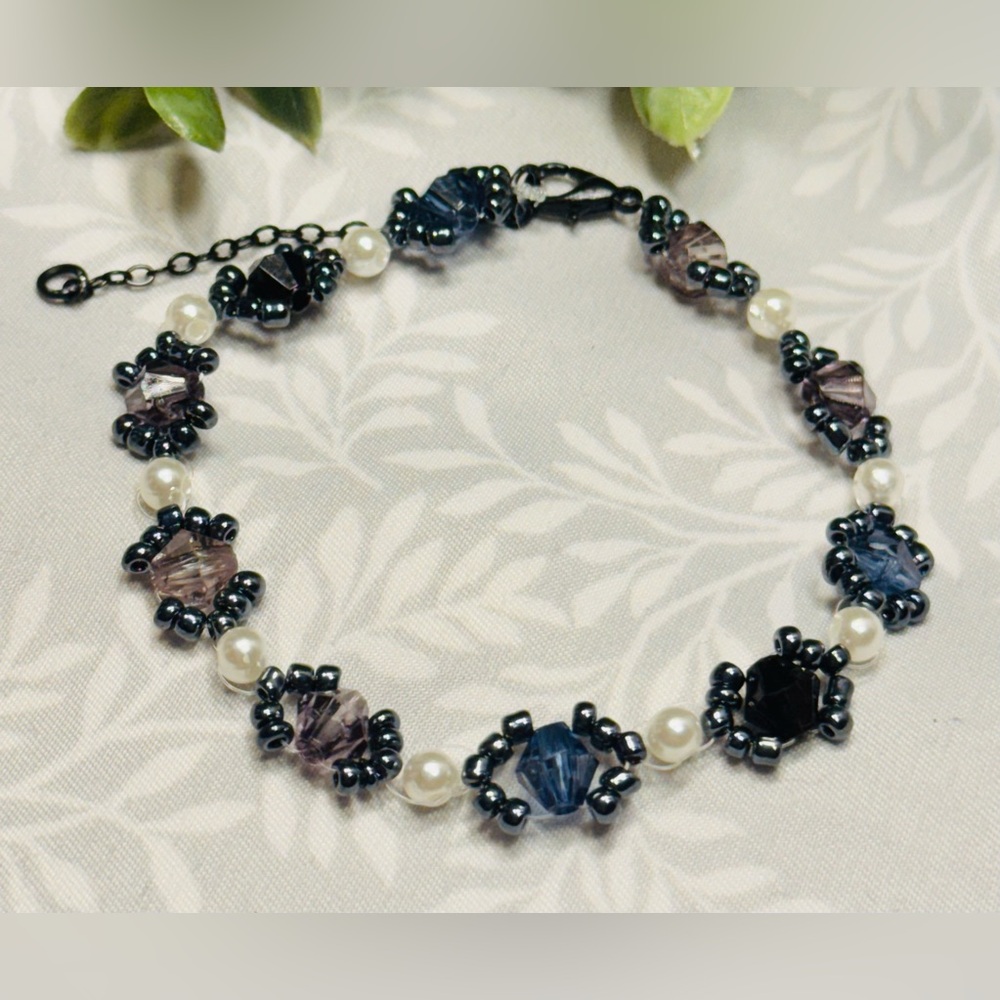 Elegant Beaded Bracelet with Pearls